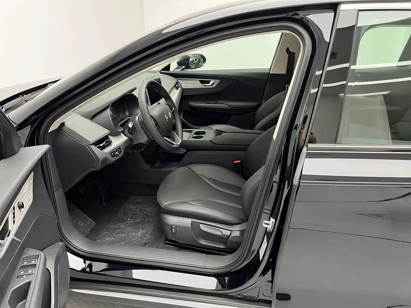 Hongqi E-QM5 2026 2025 Model 500km Travel Edition