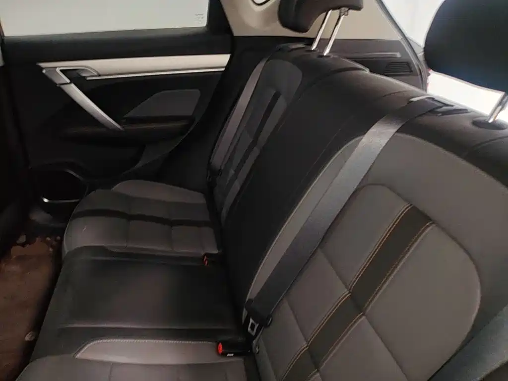 Photo 17 - Geely Binyue