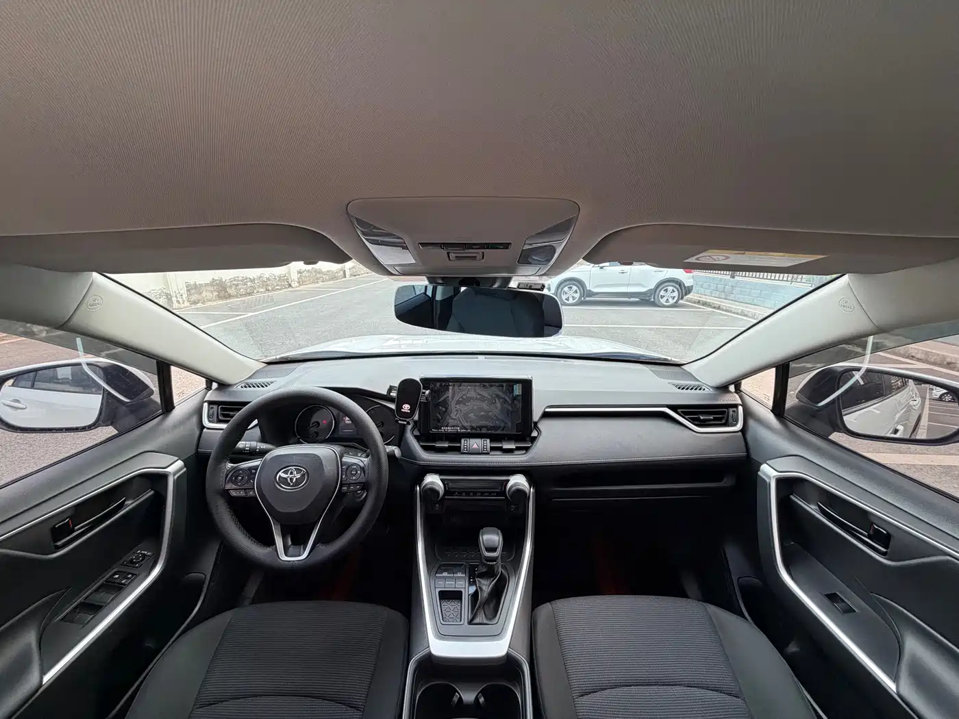 Toyota RAV4 Rongfang 2022 2.0L CVT 2WD Urban Edition фото 10