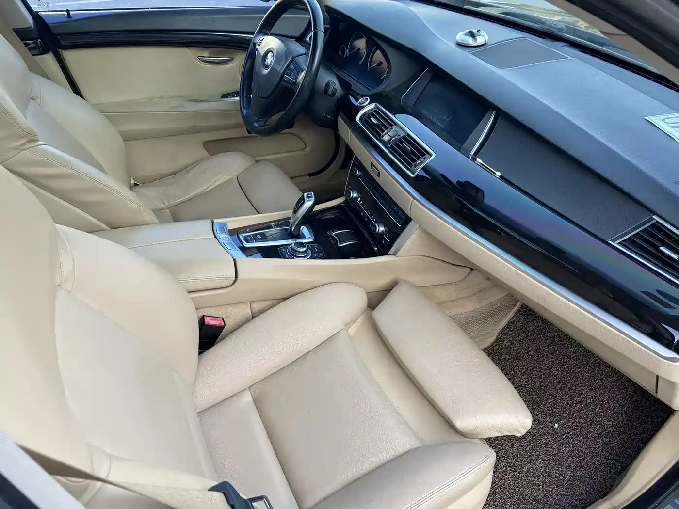 BMW 5 Series GT 2011 535i xDrive Luxury Model фото 15