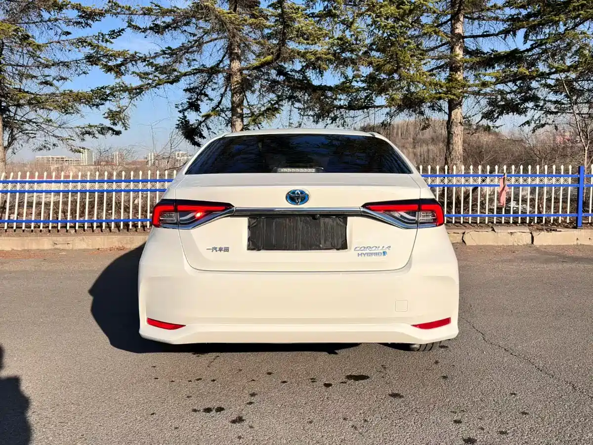 Toyota Corolla 2022 Hybrid 1.8L E-CVT Pioneer Edition фото 8