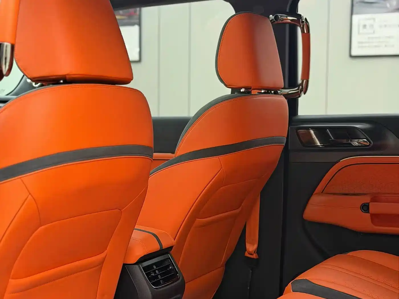 TANK CO CREATION TANK 300