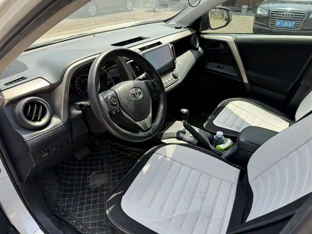 Toyota RAV4 Rongfang 2015 2.0L CVT 2WD Trend Edition фото 13