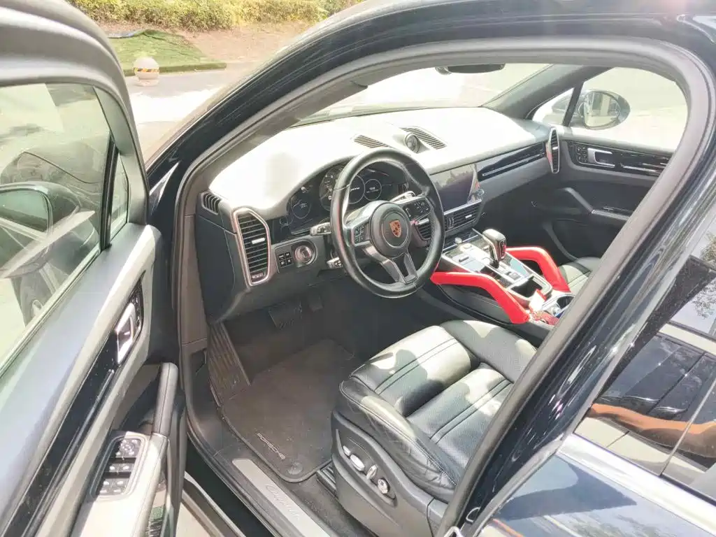 Фото 8 - Porsche Cayenne