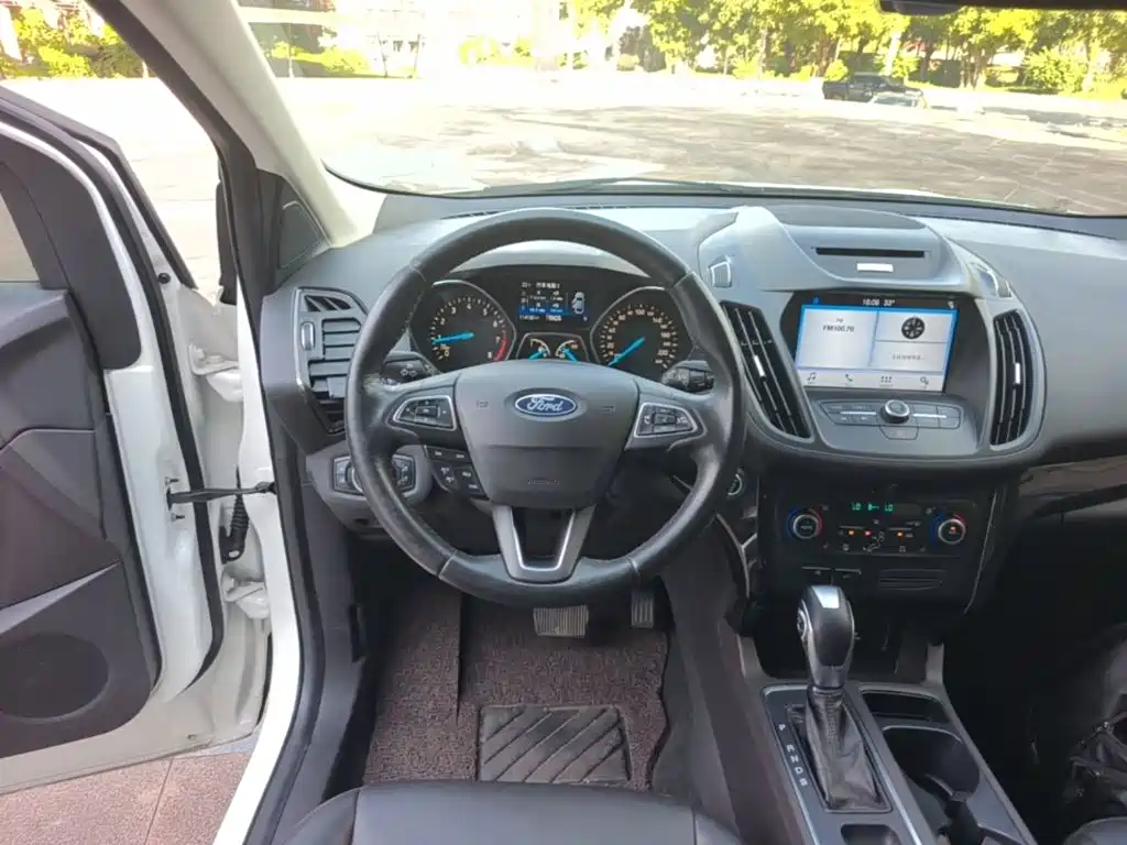 Фото 11 - Ford Kuga