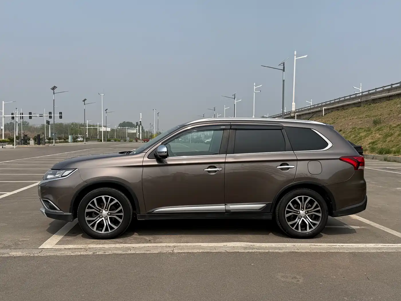 Mitsubishi Outlander (Import) 2016 2.4L 4WD Elite 5-seater фото 4