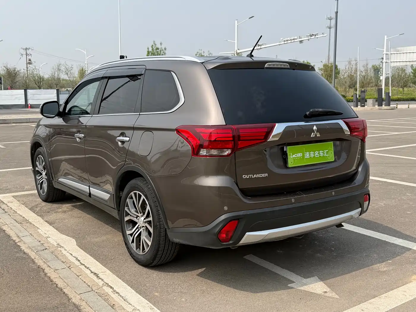 Mitsubishi Outlander (Import) 2016 2.4L 4WD Elite 5-seater фото 6