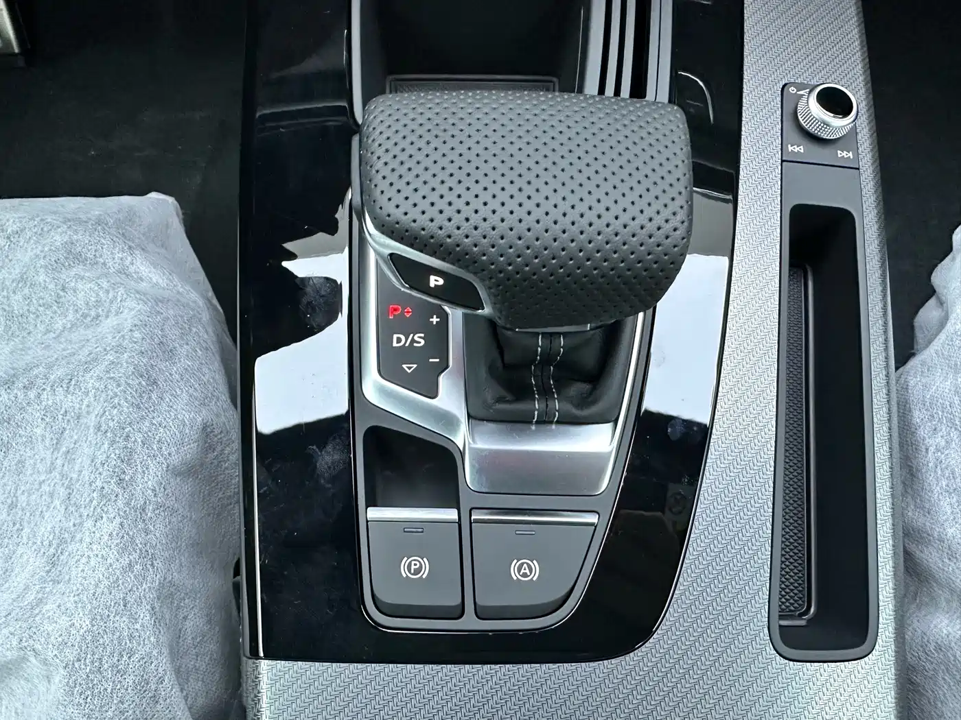 Audi Q5L 2024 Model 40 TFSI Luxury Dynamic фото 11