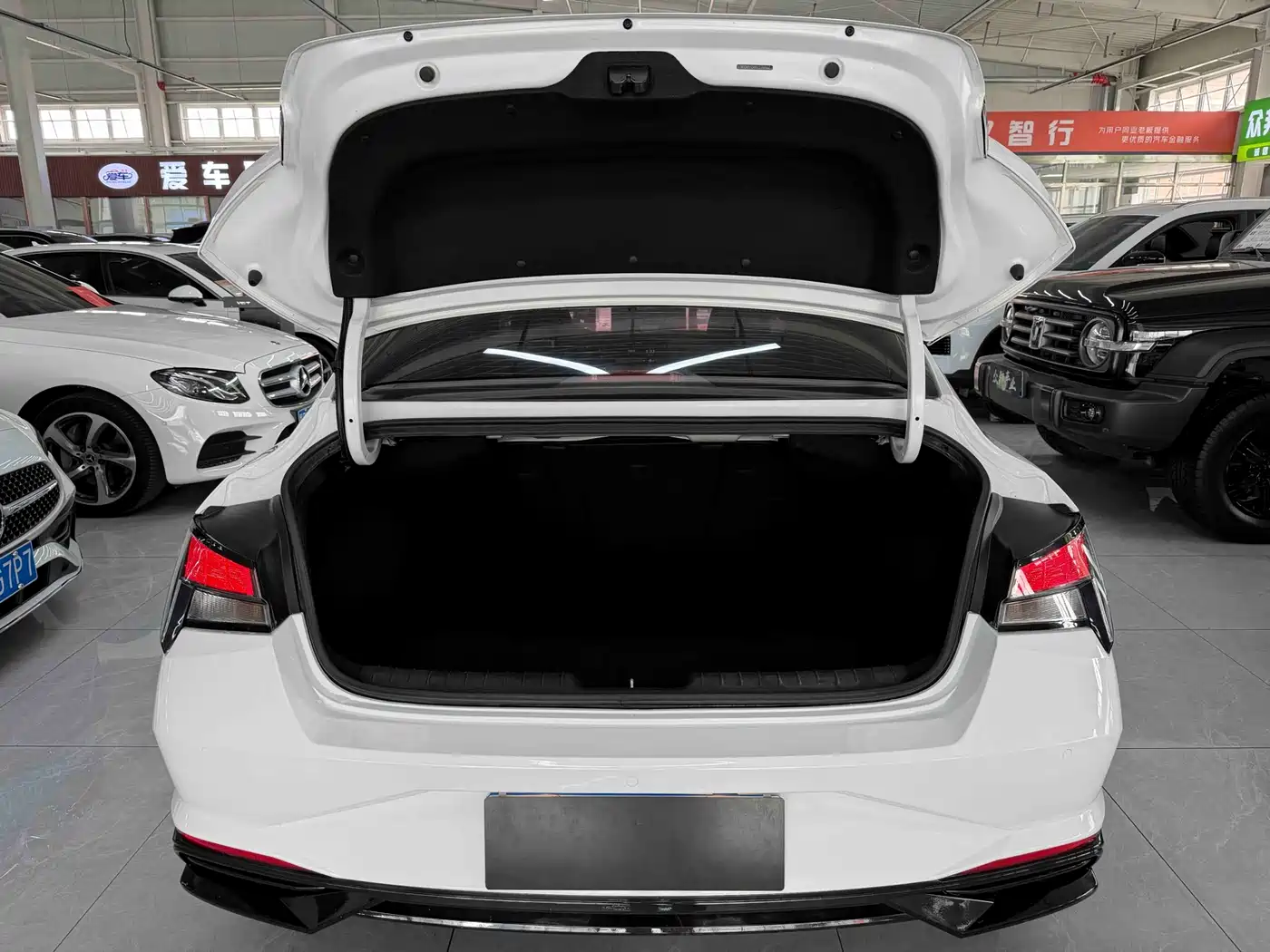 Hyundai Elantra 2023 1.5L CVT GLX Elite Edition фото 19