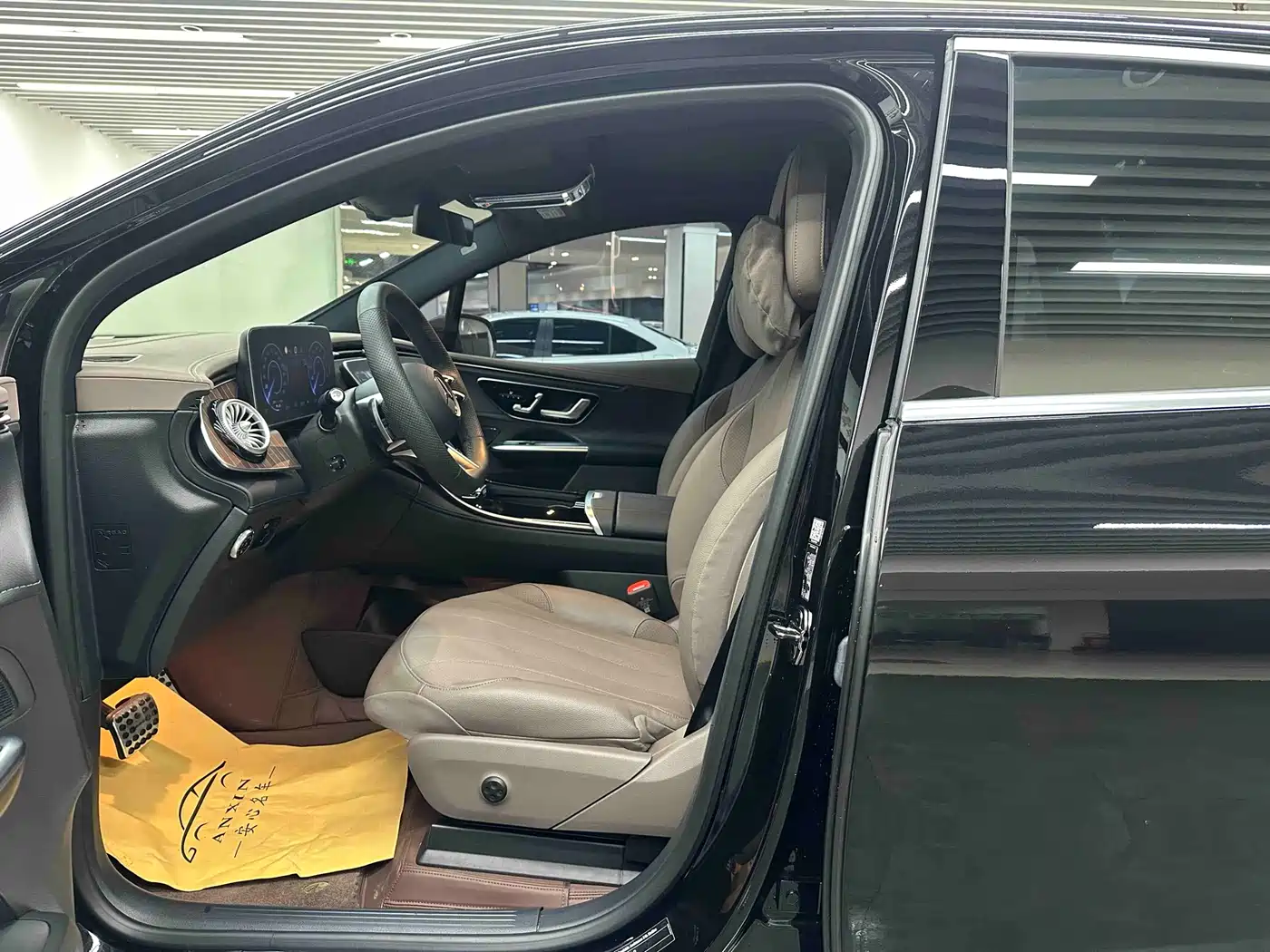 MERCEDES-BENZ EQE SUV