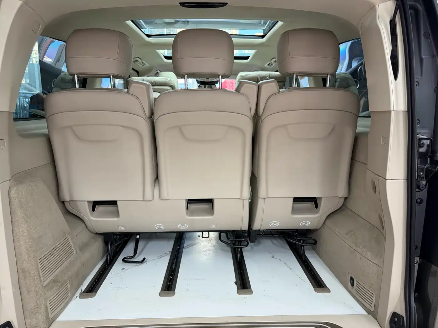Mercedes-Benz V-Class 2017 Model V 260 Premium Edition фото 8