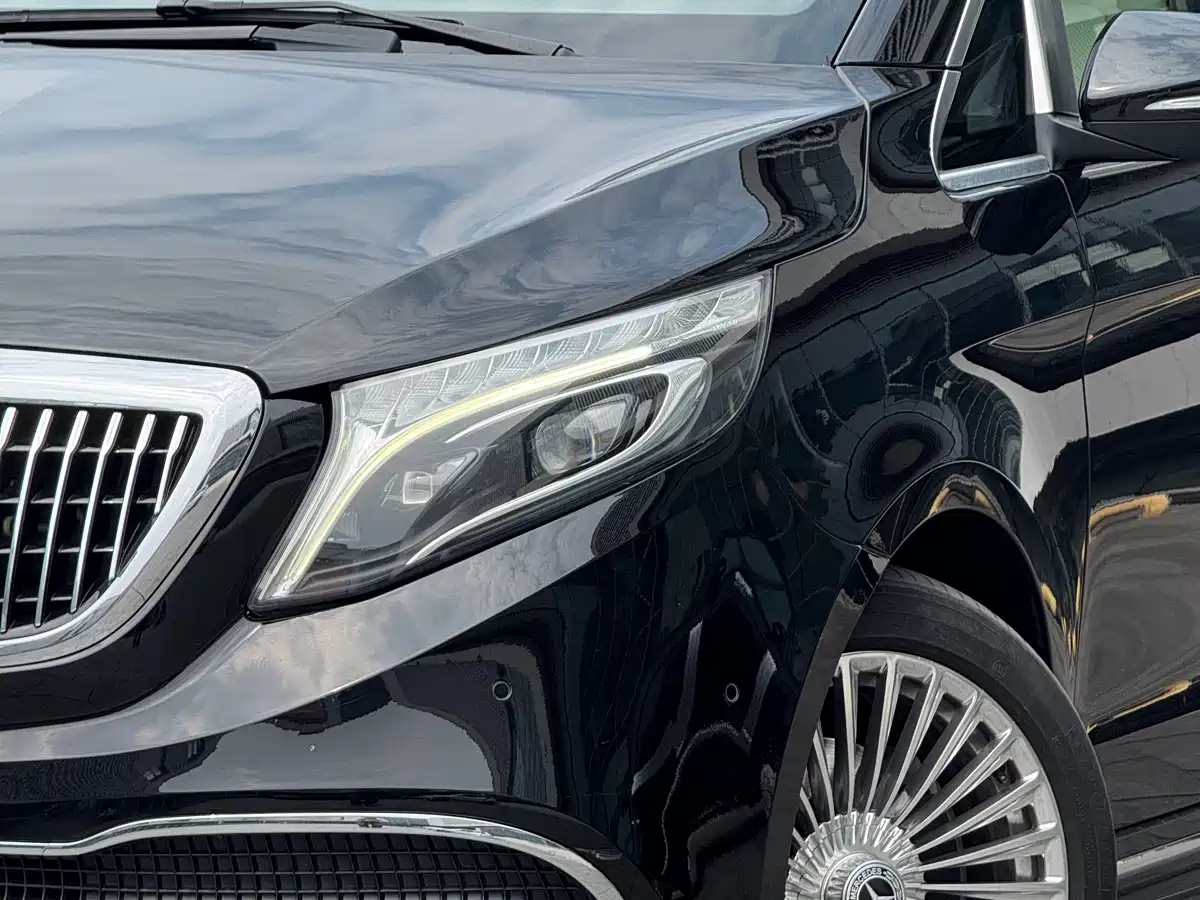 Mercedes-Benz V-Class 2018 V 260 L Premium Long Wheelbase Edition China VI фото 5