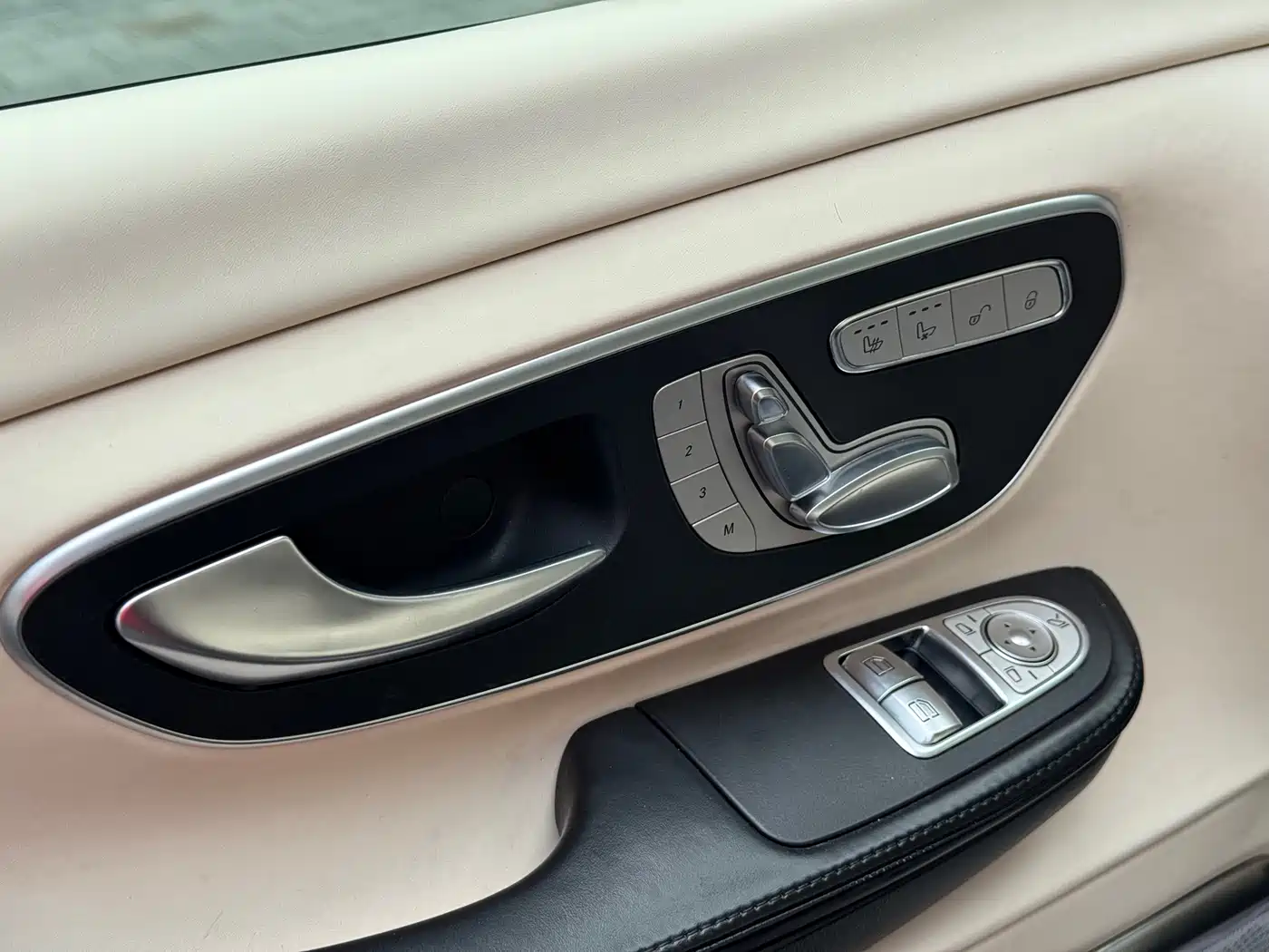 Mercedes-Benz V-Class 2018 V 260 L Premium Long Wheelbase Edition China VI фото 6
