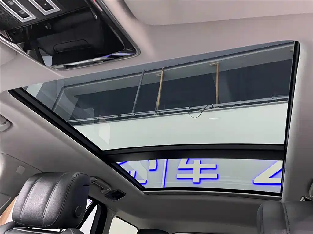 Land Rover Range Rover 2019 3.0 SC V6 Golden Age Edition фото 12