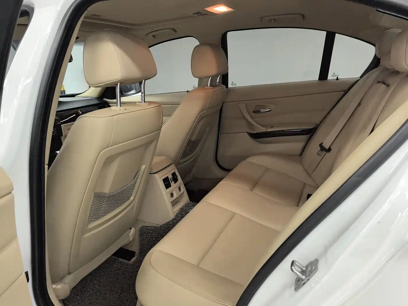 BMW 3 Series (Import) 2010 320i Luxury фото 6