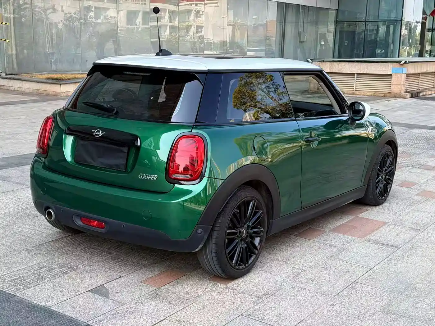 MINI 2021 1.5T COOPER Artist фото 6