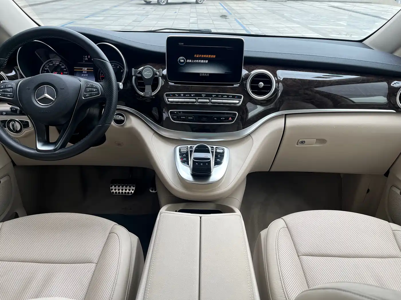 Mercedes-Benz V-Class 2017 Model V 260 L Premium Extended Edition фото 10
