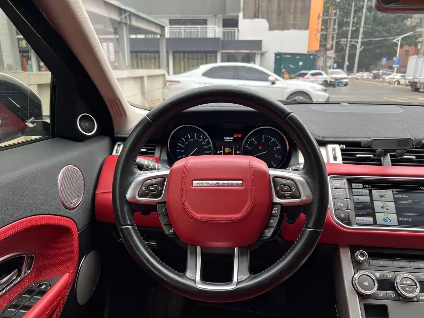 Land Rover Range Rover Evoque 2015 2.0T 5-Door Intelligent Edition фото 7