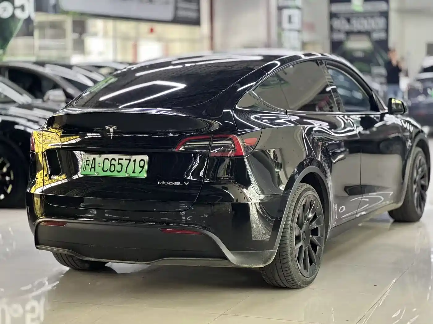 TESLA MODEL Y