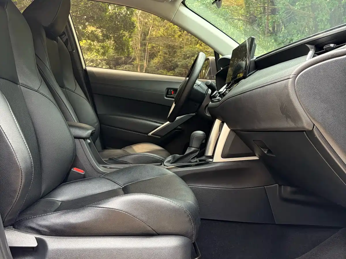 Toyota Frontlander 2023 2.0L CVT Elite Edition фото 17