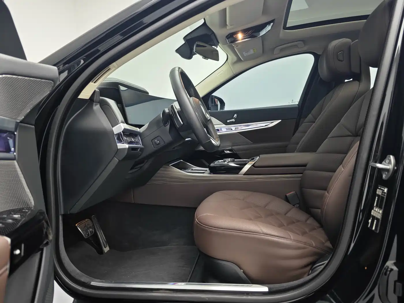 BMW 7 Series 2023 Model 735Li M Sport Package фото 17