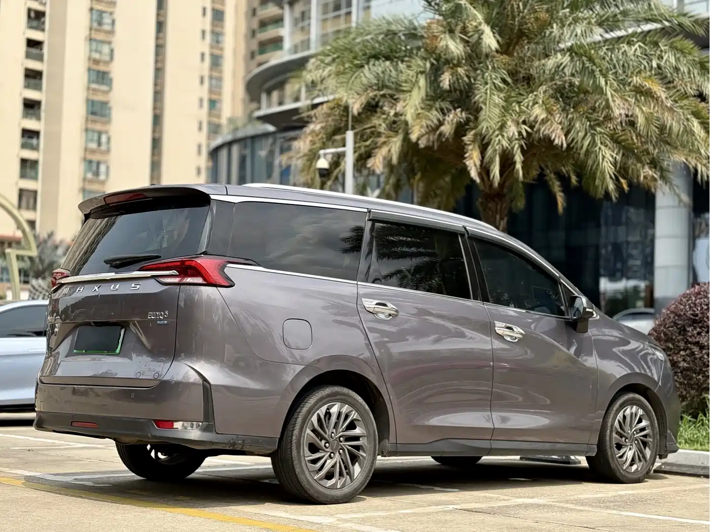 SAIC Maxus Dajia 5 2022 1.3T PLUG IN Smart Edition (7-seater) фото 16