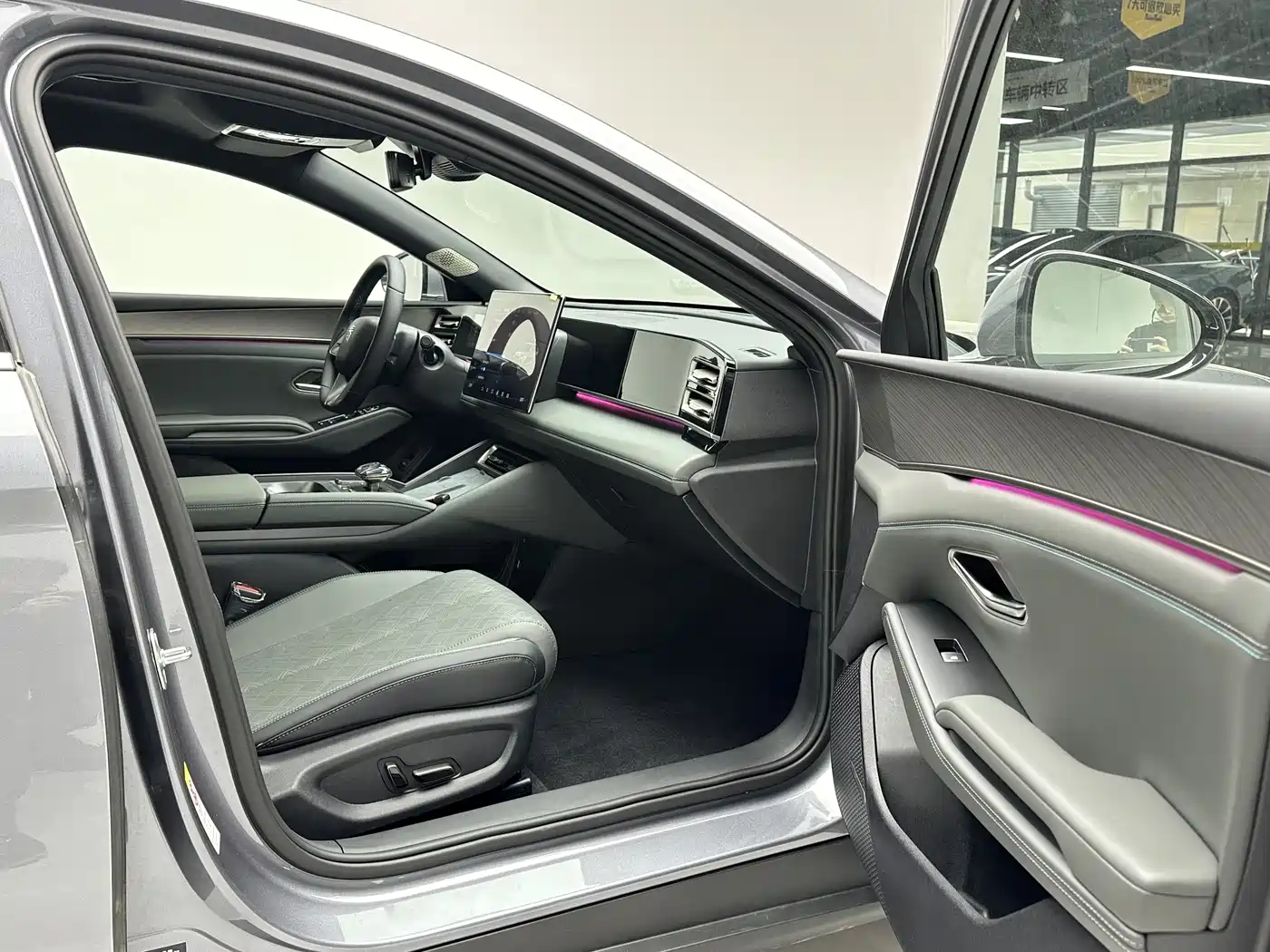 BYD Qin L 2024 DM-i 120KM Excellence Model фото 16