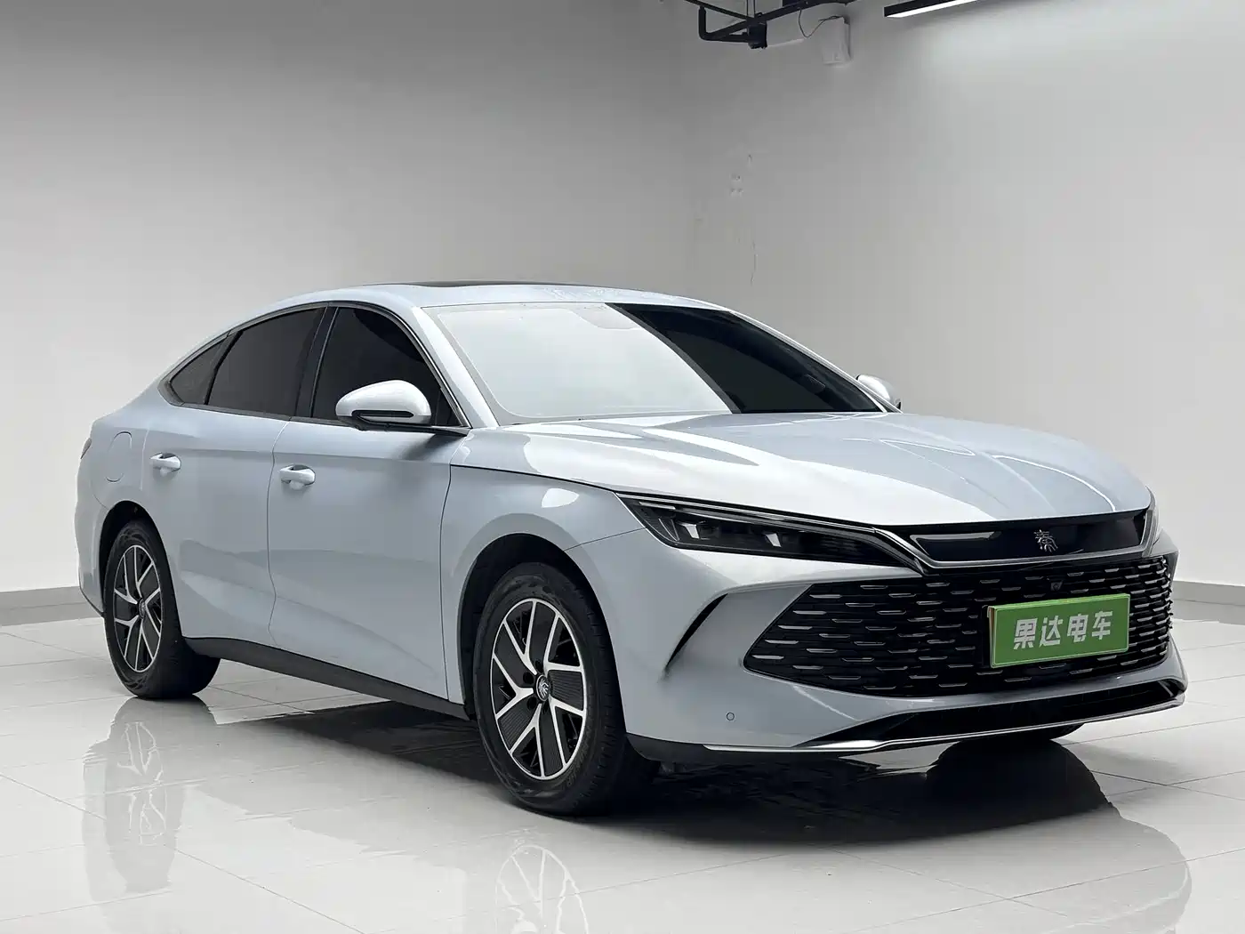 BYD Qin L 2024 DM-i 120KM Leading фото 3