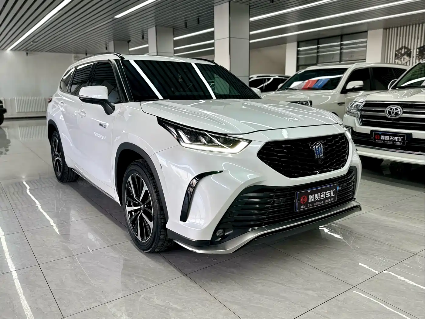 Toyota Crown Kluger 2022 2.5L HEV 4WD Premium Edition фото 8