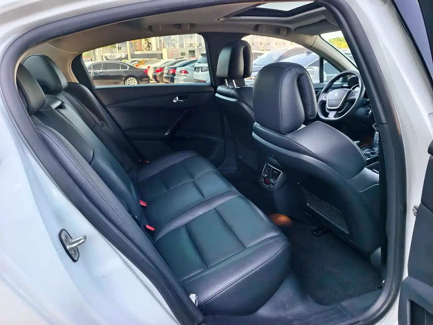Peugeot 508 2012 2.0L Automatic Luxury Edition фото 17