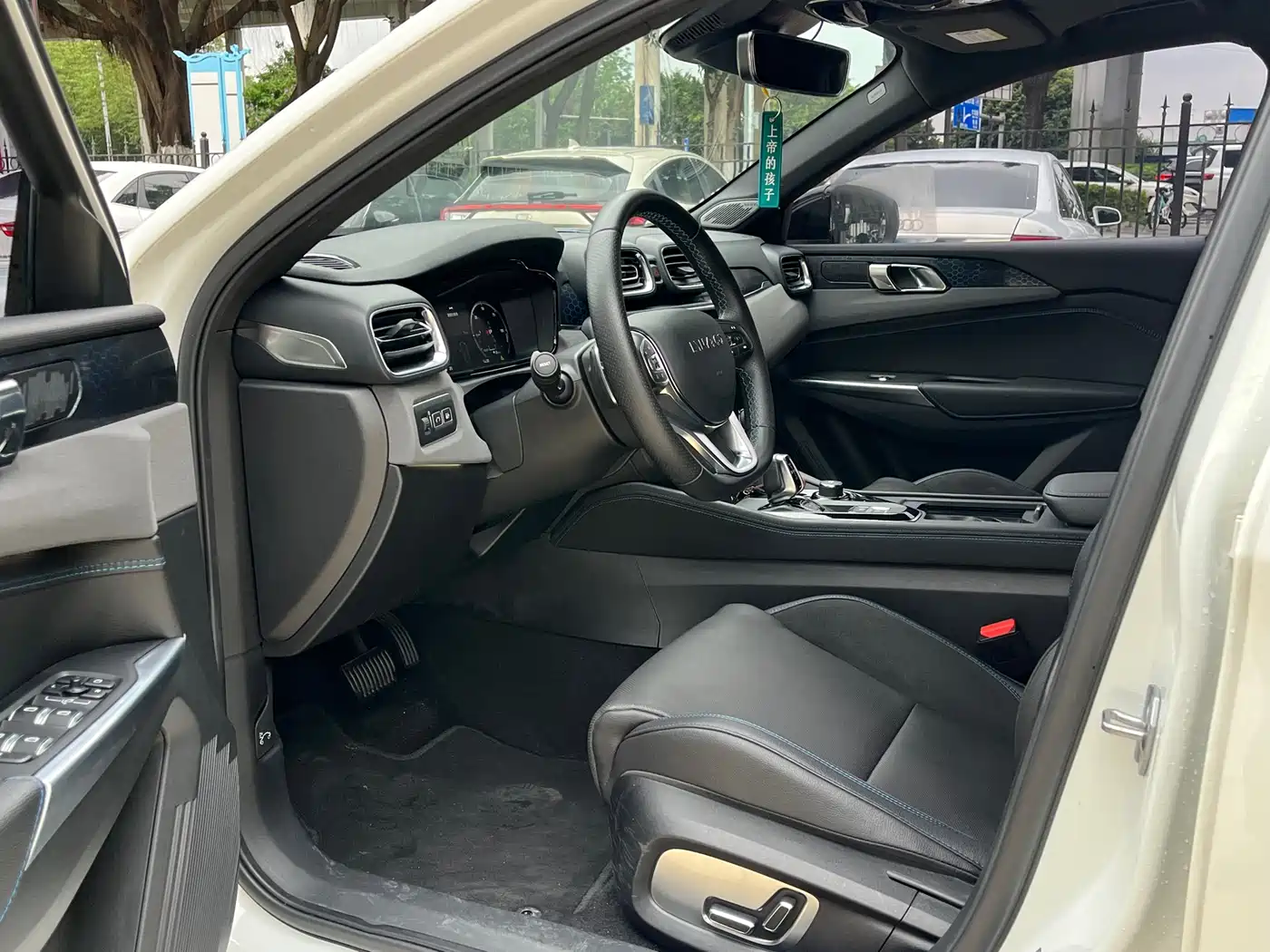 Lynk & Co 03 New Energy 2021 1.5T PHEV Pro фото 9
