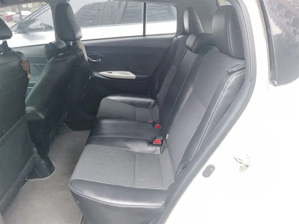 Toyota YARiS L Zhi Xuan 2015 1.5G Auto Sunroof Special Edition фото 15