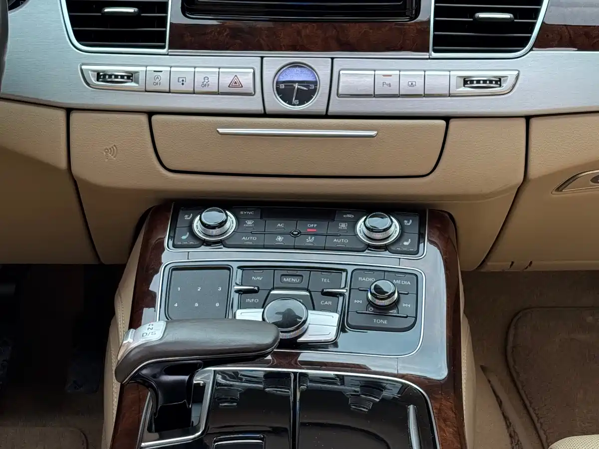 Audi A8 2012 A8L 45 TFSI quattro Luxury фото 12