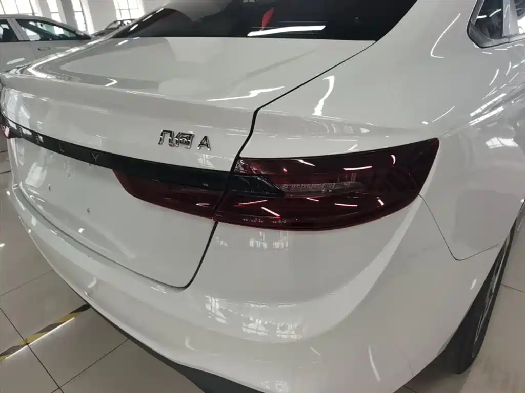 Фото 8 - Geely Geometry A