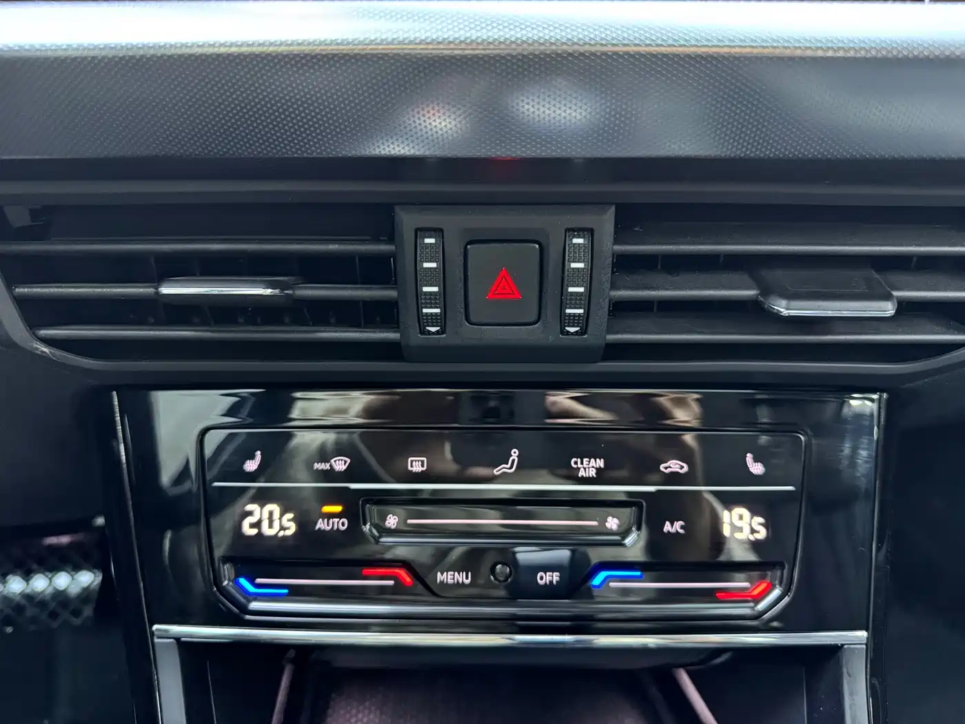 Volkswagen Passat 2022 280TSI Elite Edition фото 14