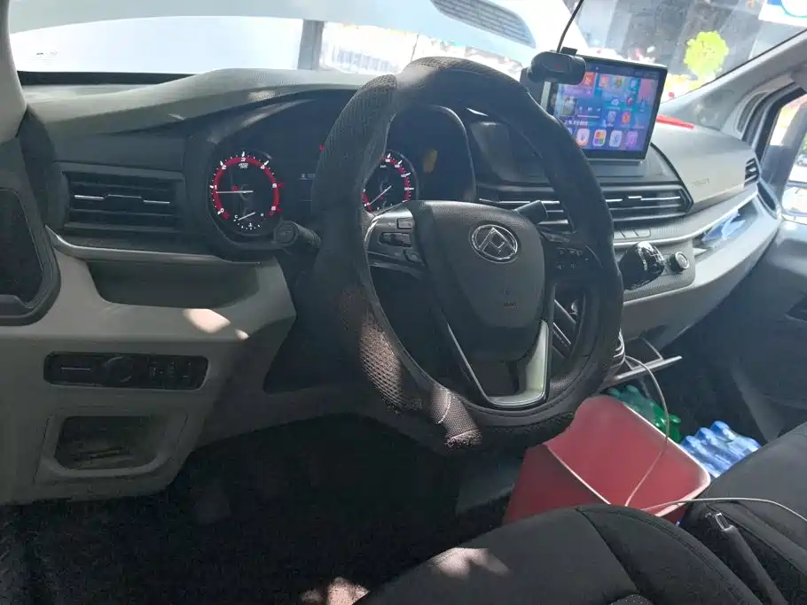 Maxus Xintu V90 2020 2020 2.0T Manual YunJie Edition FWD Single Rear Tire Short Wheelbase Medium Roof 6-seater