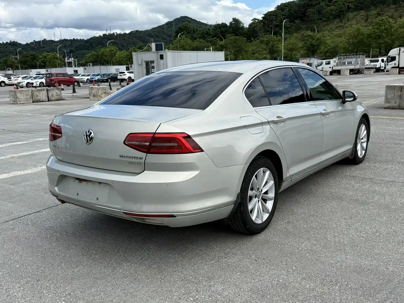 Volkswagen Magotan 2017 330TSI DSG Leading фото 9