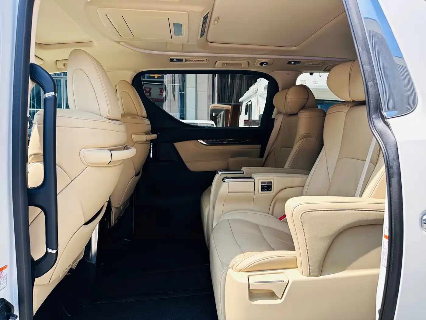 Toyota Alphard 2021 Hybrid 2.5L Luxury фото 6