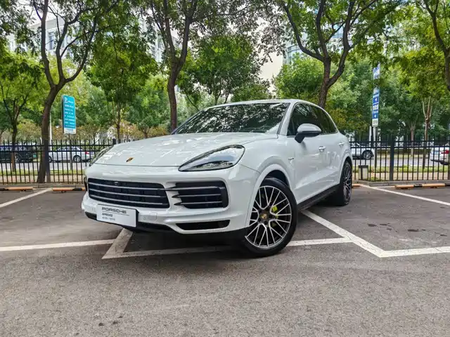 Porsche Cayenne New Energy 2021 Cayenne E-Hybrid 2.0T — фото 1