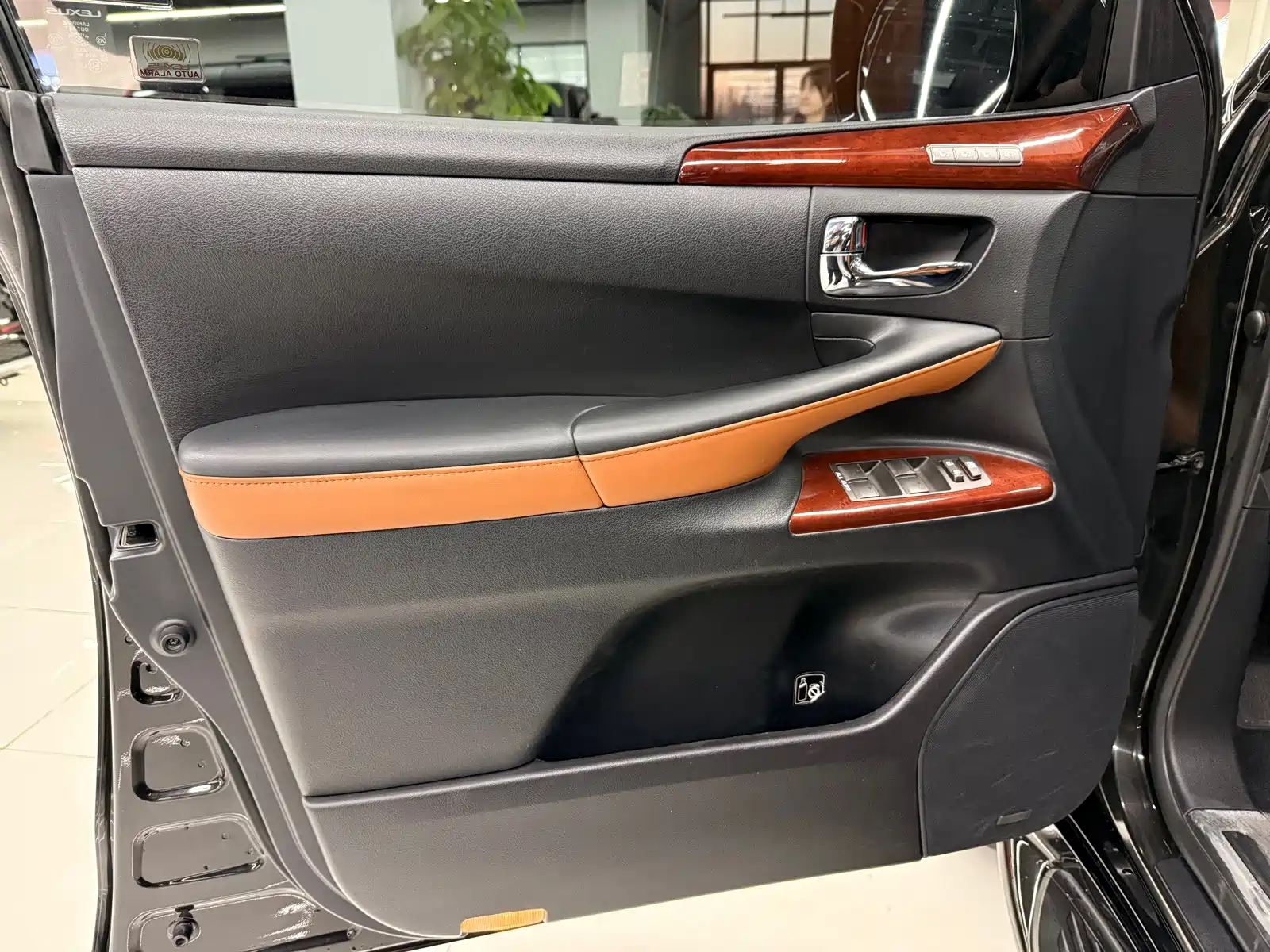 Фото 14 - Lexus LX