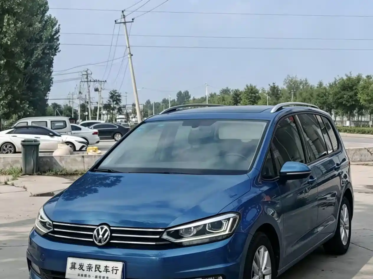 Фото 1 - Volkswagen Touran