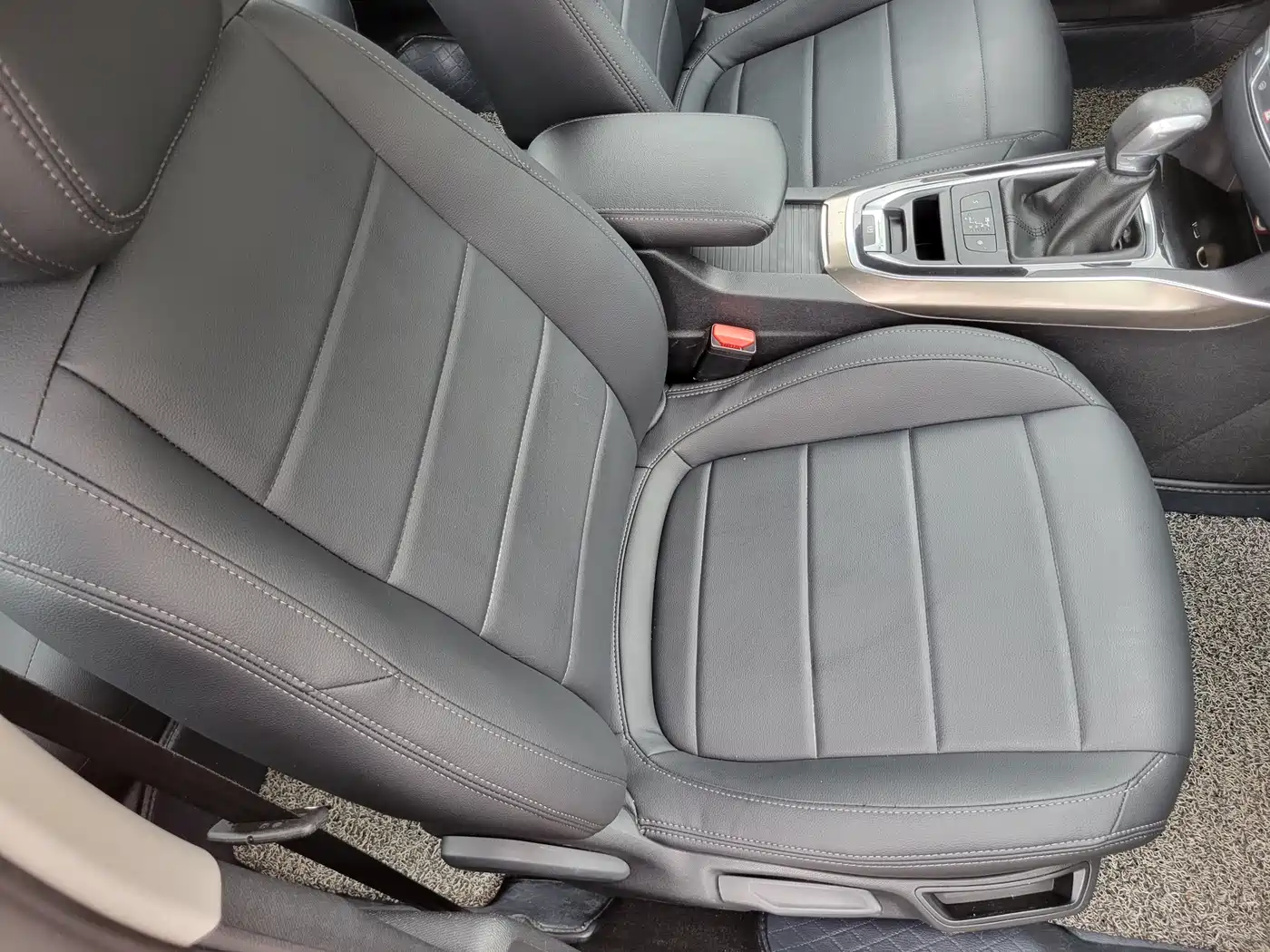 Peugeot 408 2015 Model 1.2T Automatic Luxury Edition фото 16
