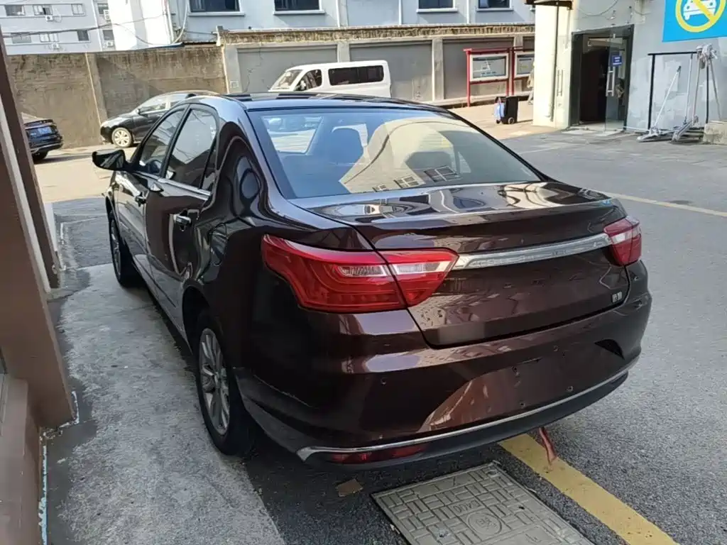 Фото 5 - Geely Vision