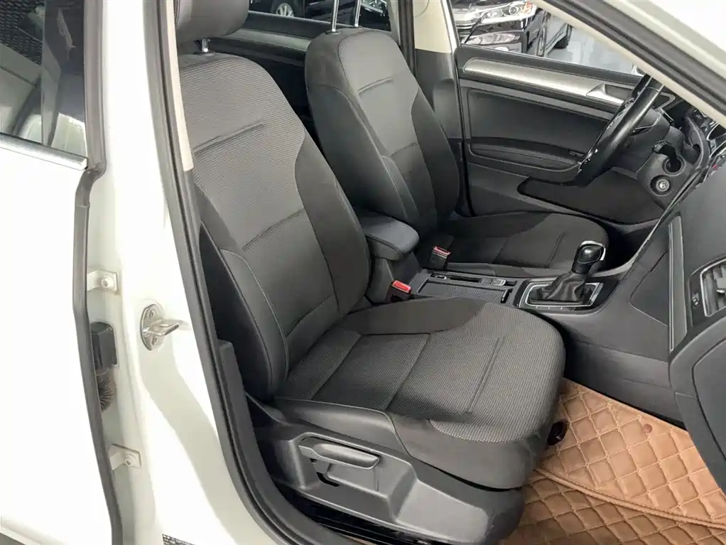 Volkswagen Golf 2018 1.6L Automatic Comfort фото 3