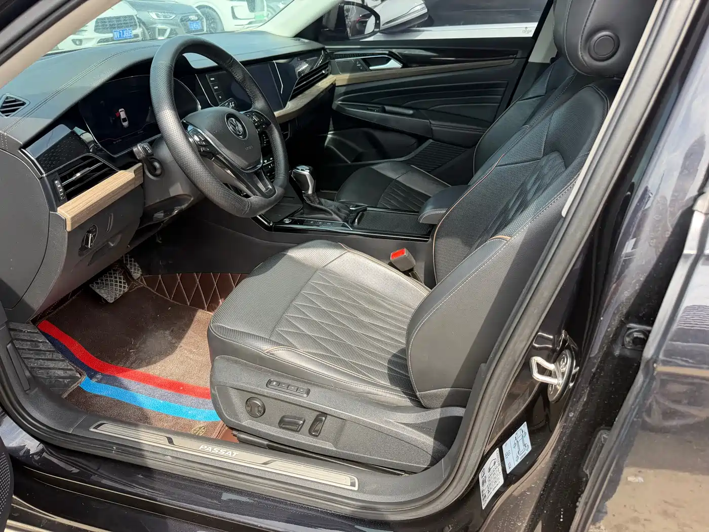 Volkswagen Passat 2020 330TSI Luxury Edition China VI фото 4