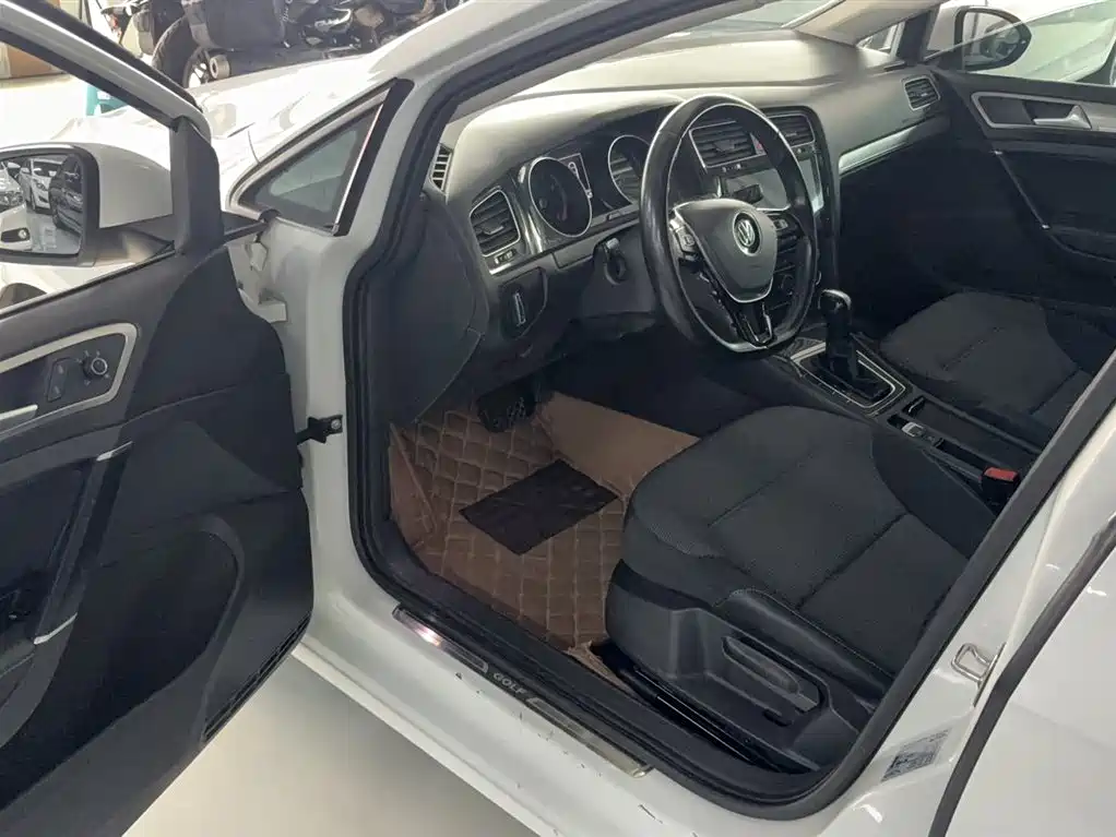 Volkswagen Golf 2018 1.6L Automatic Comfort фото 19