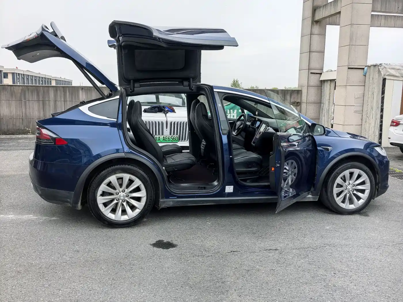 TESLA MODEL X