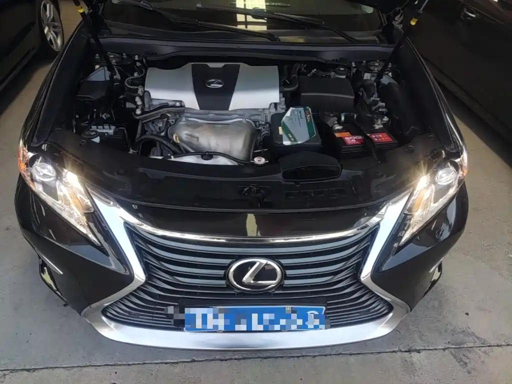 Фото 20 - Lexus ES