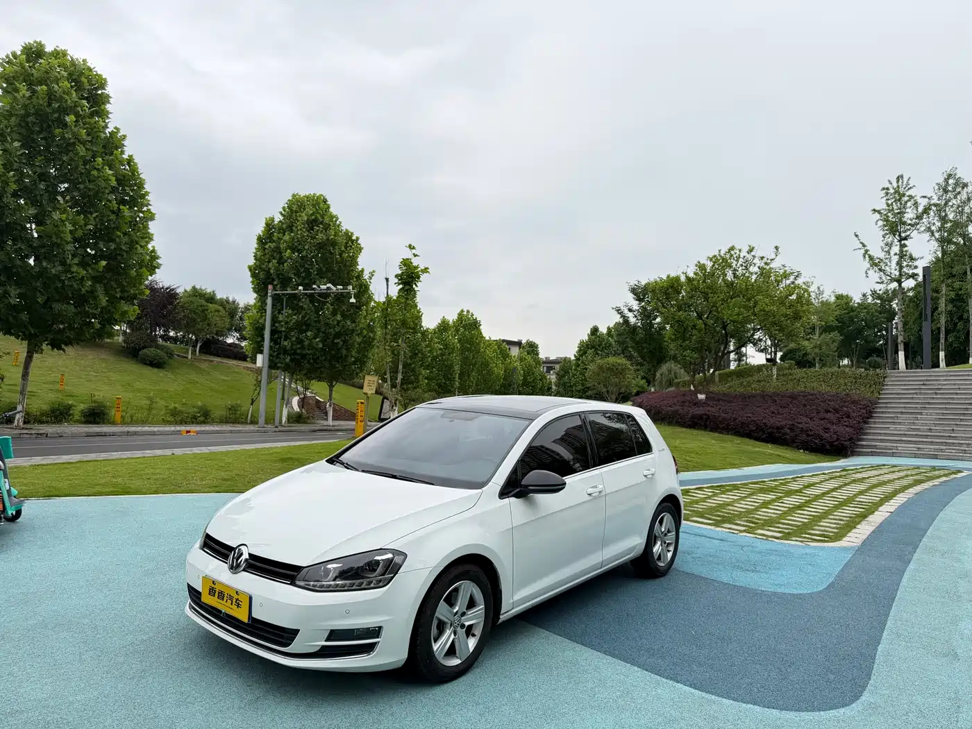 Volkswagen Golf 2017 230TSI Auto Comfort Millionth Anniversary Edition фото 2