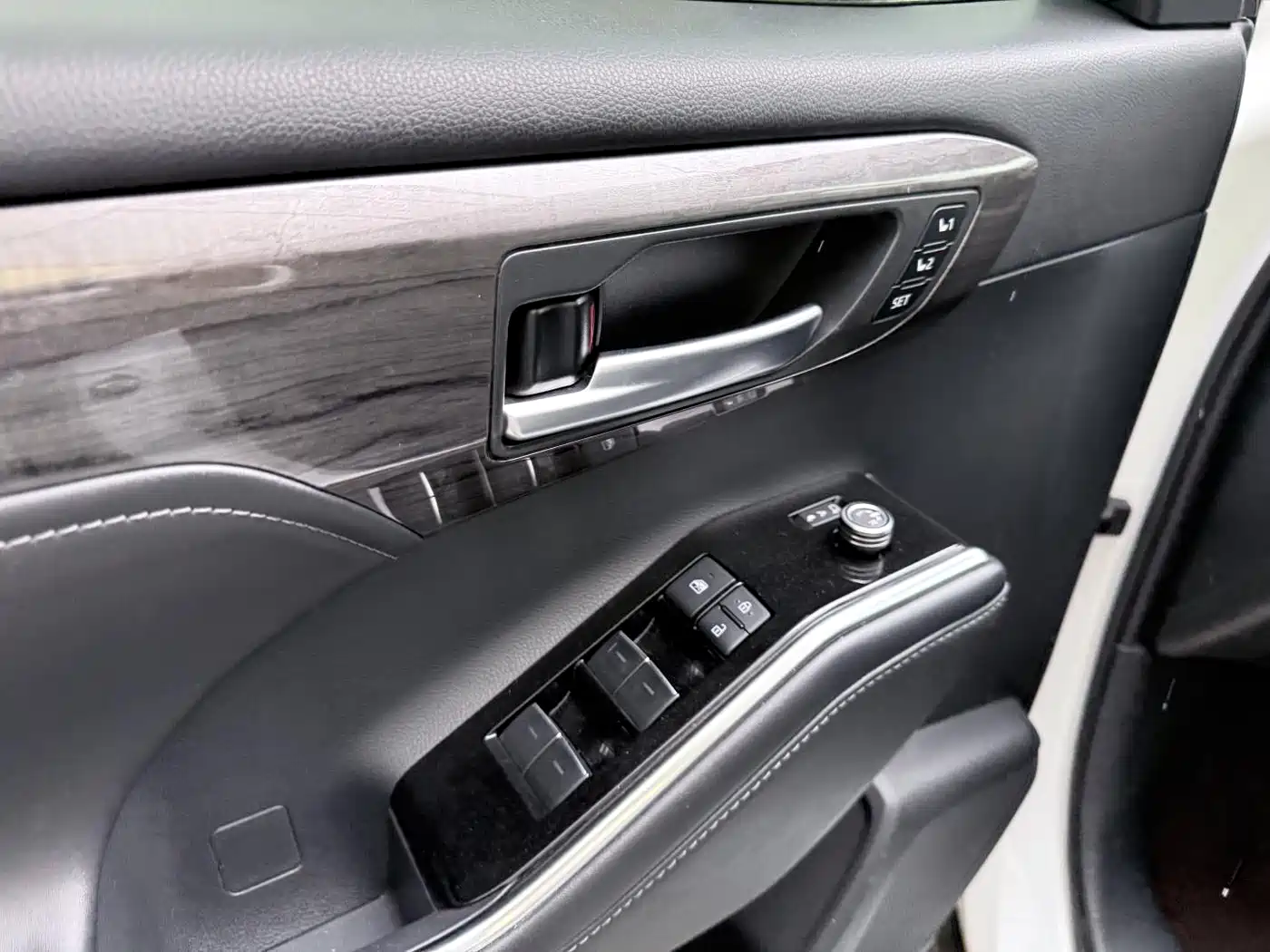 Toyota Highlander 2022 Dual Engine 2.5L 4WD Supreme Edition 7-Seater фото 7